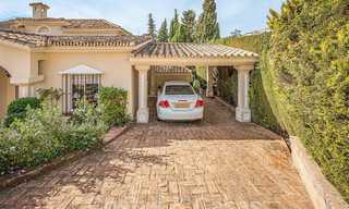 Villa traditionnelle méditerranéenne de luxe à vendre avec vue sur la mer dans une communauté fermée sur le Golden Mile de Marbella 54463 