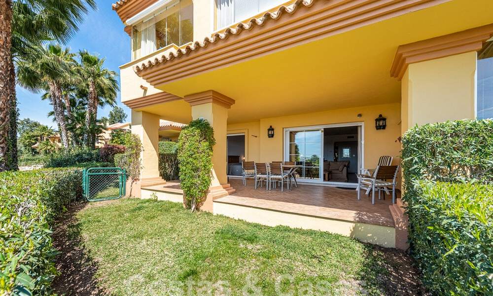Appartement de jardin à vendre à proximité de Puerto Banus et de la plage dans une urbanisation fermée à Nueva Andalucia, Marbella 55205