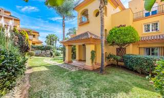 Appartement de jardin à vendre à proximité de Puerto Banus et de la plage dans une urbanisation fermée à Nueva Andalucia, Marbella 55206 