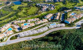 Nouvelle promotion composée de 8 maisons mitoyennes à vendre, avec vue sur les terrains de golf du très convoité complexe golfique de La Cala Golf, Mijas 53258 