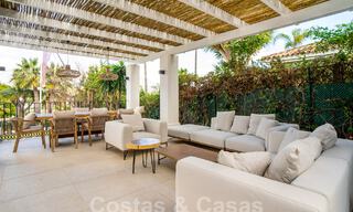 Villa de luxe indépendante à vendre avec piscine privée entourée de terrains de golf dans la vallée de Nueva Andalucia, Marbella 53787 