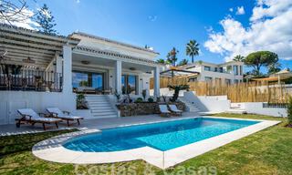 Villa de luxe indépendante à vendre avec piscine privée entourée de terrains de golf dans la vallée de Nueva Andalucia, Marbella 53791 