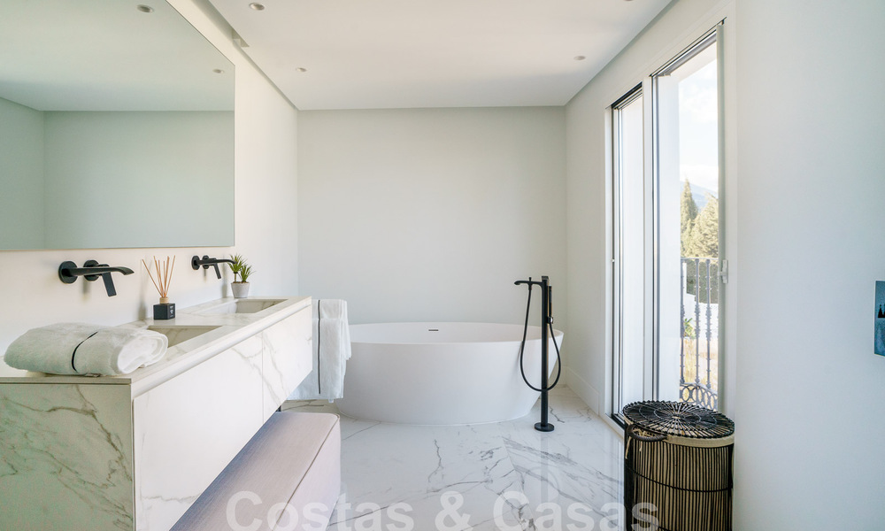 Villa de luxe indépendante à vendre avec piscine privée entourée de terrains de golf dans la vallée de Nueva Andalucia, Marbella 53792
