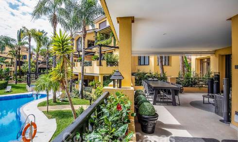 Appartement de luxe de 4 chambres à vendre dans un complexe exclusif de deuxième ligne de plage à Puerto Banus, Marbella 52135
