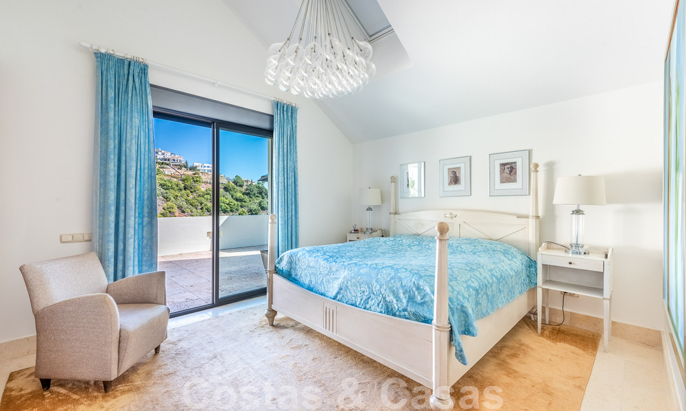 Penthouse duplex moderne à vendre avec vue panoramique sur la mer, situé dans un complexe convoité à Los Monteros, Marbella 52265