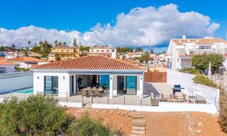 Superbe villa de plage moderne et méditerranéenne à vendre avec vue frontale sur la mer, en première ligne de plage à Mijas, Costa del Sol 54554 