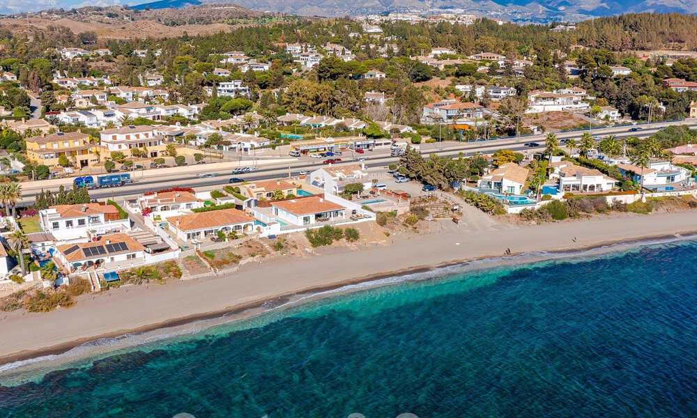 Superbe villa de plage moderne et méditerranéenne à vendre avec vue frontale sur la mer, en première ligne de plage à Mijas, Costa del Sol 54559