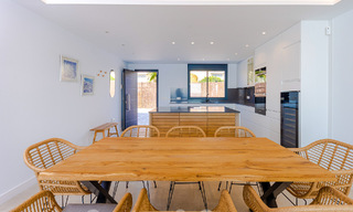 Superbe villa de plage moderne et méditerranéenne à vendre avec vue frontale sur la mer, en première ligne de plage à Mijas, Costa del Sol 54568 