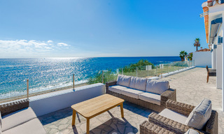 Superbe villa de plage moderne et méditerranéenne à vendre avec vue frontale sur la mer, en première ligne de plage à Mijas, Costa del Sol 54584 
