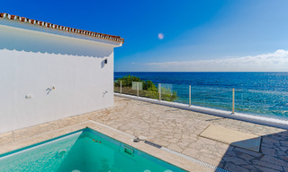 Superbe villa de plage moderne et méditerranéenne à vendre avec vue frontale sur la mer, en première ligne de plage à Mijas, Costa del Sol 54587 