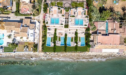Développement exclusif avec 4 villas de luxe jumelées à vendre, en front de mer, à l'est de Marbella. Enorme remise pour la dernière villa ! 53344