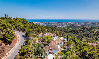 Villa de luxe à vendre avec vue sur la mer, entourée de verdure dans le complexe de golf exclusif La Zagaleta, Marbella - Benahavis 54056 