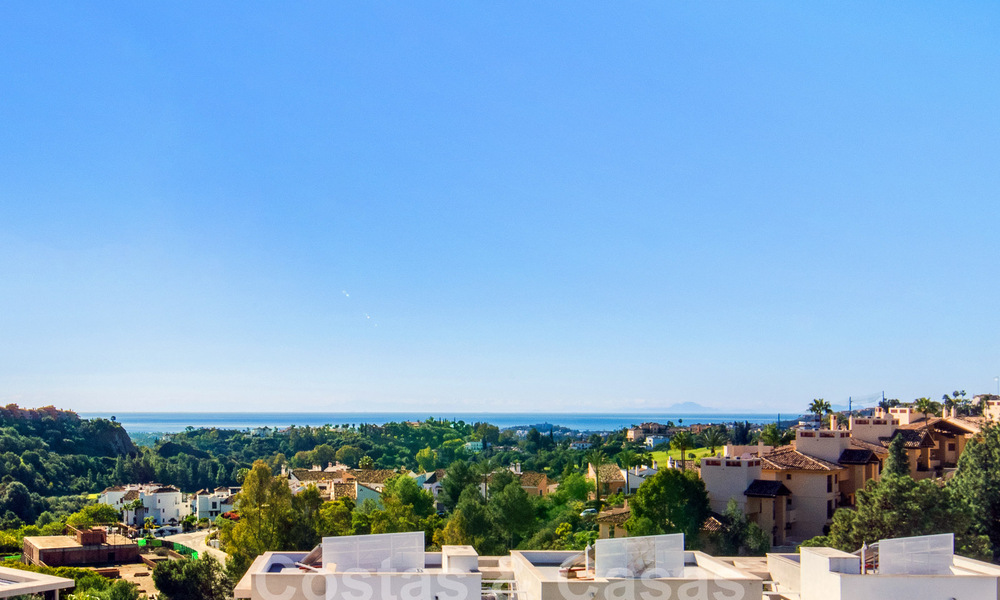 Appartement à vendre prêt à emménager avec vue sur la vallée et la mer dans le quartier exclusif de Marbella - Benahavis 55018