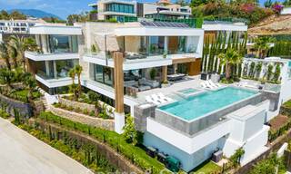 Superbe villa de luxe architecturale à vendre avec vue sur la mer dans un quartier résidentiel protégé sur les collines de La Quinta à Marbella - Benahavis 54123 
