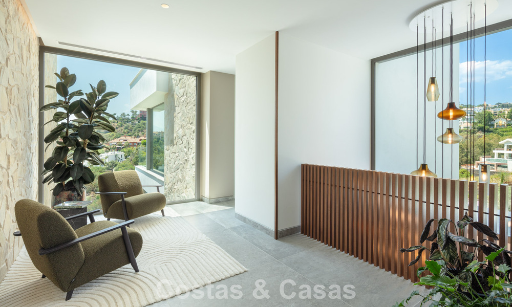 Superbe villa de luxe architecturale à vendre avec vue sur la mer dans un quartier résidentiel protégé sur les collines de La Quinta à Marbella - Benahavis 54136