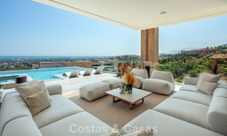 Superbe villa de luxe architecturale à vendre avec vue sur la mer dans un quartier résidentiel protégé sur les collines de La Quinta à Marbella - Benahavis 54143 