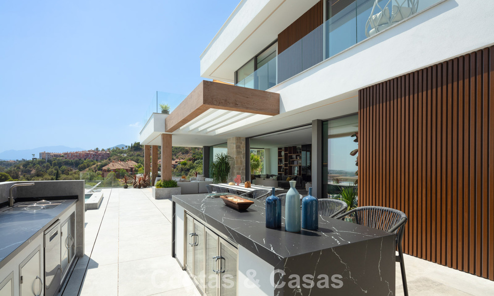 Superbe villa de luxe architecturale à vendre avec vue sur la mer dans un quartier résidentiel protégé sur les collines de La Quinta à Marbella - Benahavis 54145