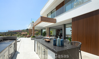 Superbe villa de luxe architecturale à vendre avec vue sur la mer dans un quartier résidentiel protégé sur les collines de La Quinta à Marbella - Benahavis 54145 