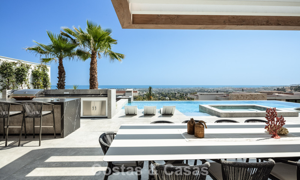 Superbe villa de luxe architecturale à vendre avec vue sur la mer dans un quartier résidentiel protégé sur les collines de La Quinta à Marbella - Benahavis 54147
