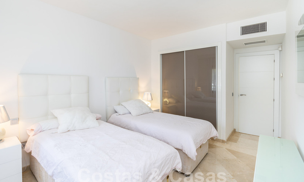Appartement de luxe avec jardin à vendre dans un complexe balnéaire sur le nouveau Golden Mile entre Marbella et Estepona 55297
