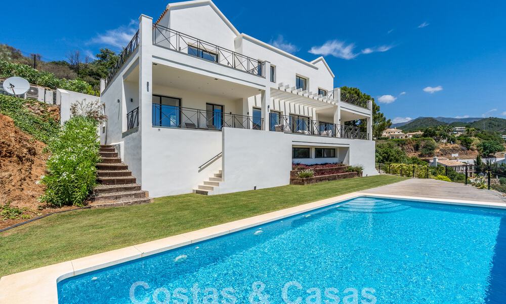 Villa de luxe indépendante de style andalou à vendre dans un environnement naturel à Marbella - Benahavis 55220