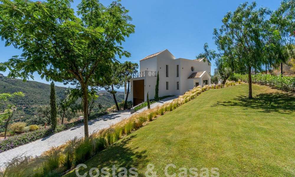Villa de luxe indépendante de style andalou à vendre dans un environnement naturel à Marbella - Benahavis 55223