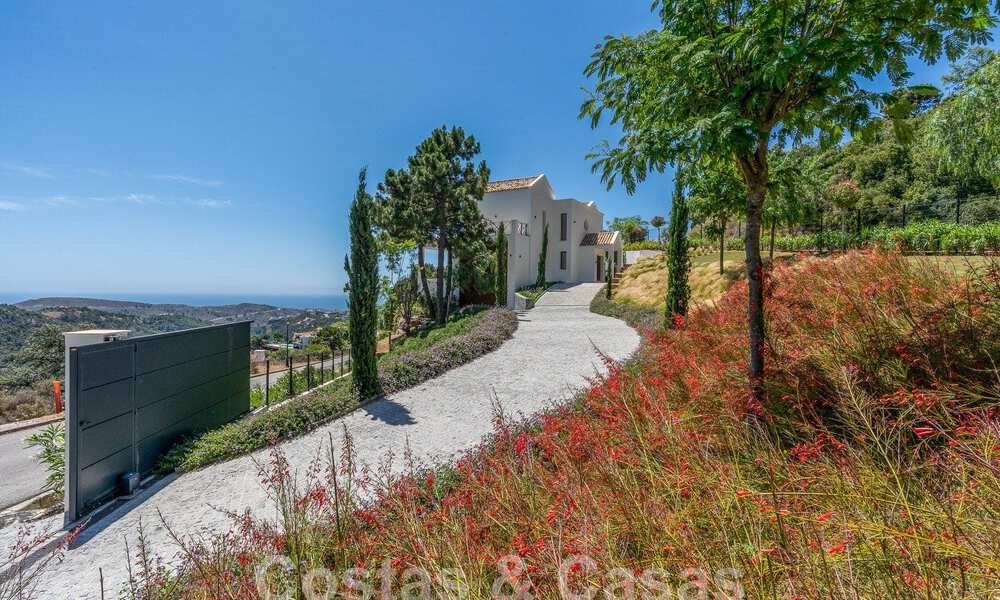 Villa de luxe indépendante de style andalou à vendre dans un environnement naturel à Marbella - Benahavis 55224