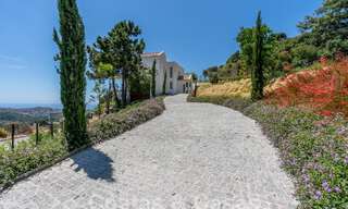 Villa de luxe indépendante de style andalou à vendre dans un environnement naturel à Marbella - Benahavis 55225 