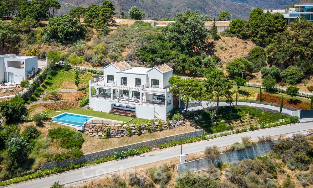 Villa de luxe indépendante de style andalou à vendre dans un environnement naturel à Marbella - Benahavis 55229