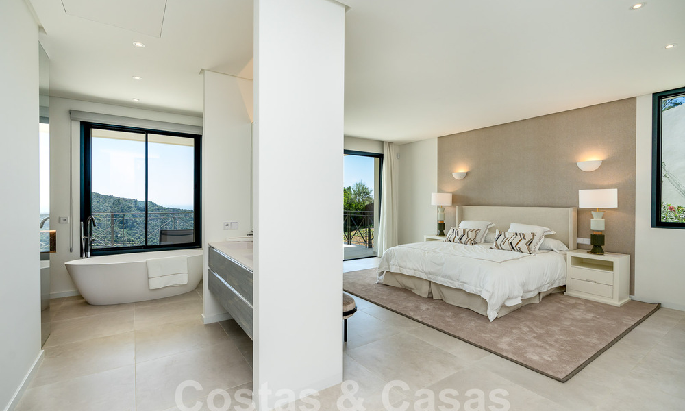 Villa de luxe indépendante de style andalou à vendre dans un environnement naturel à Marbella - Benahavis 55233