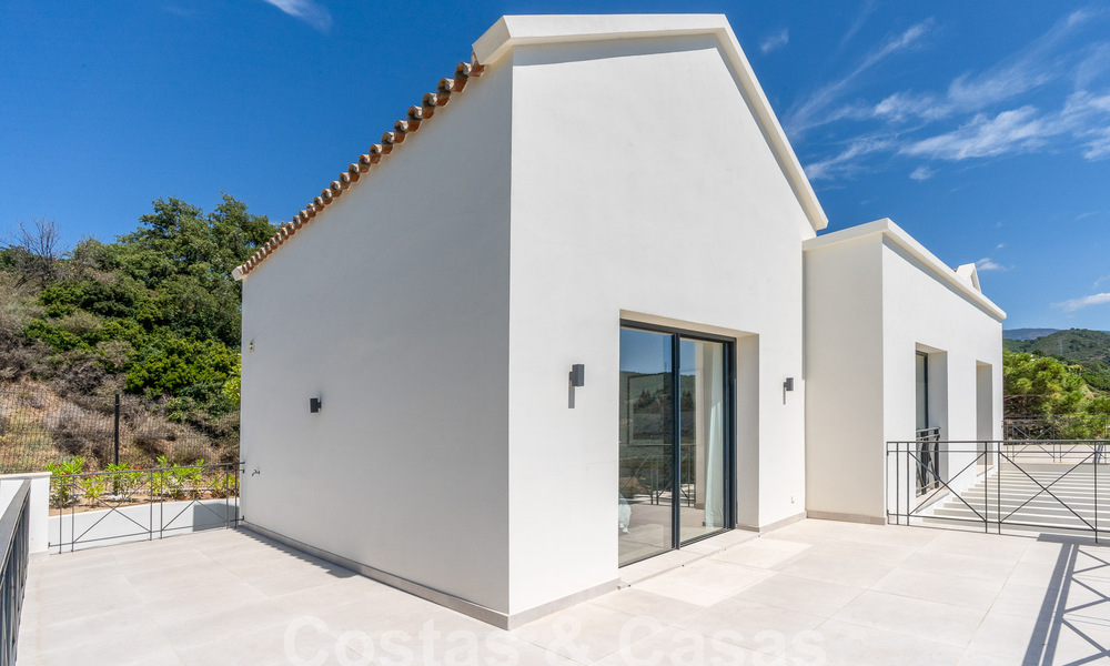Villa de luxe indépendante de style andalou à vendre dans un environnement naturel à Marbella - Benahavis 55256