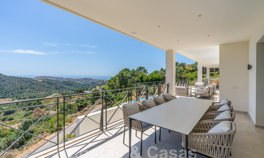 Villa de luxe indépendante de style andalou à vendre dans un environnement naturel à Marbella - Benahavis 55273