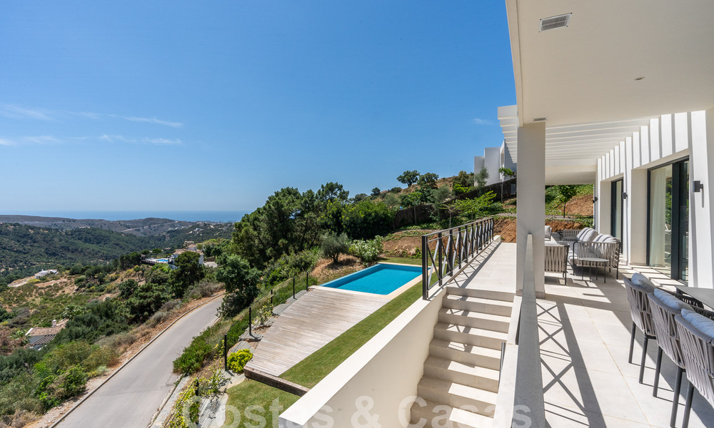 Villa de luxe indépendante de style andalou à vendre dans un environnement naturel à Marbella - Benahavis 55274