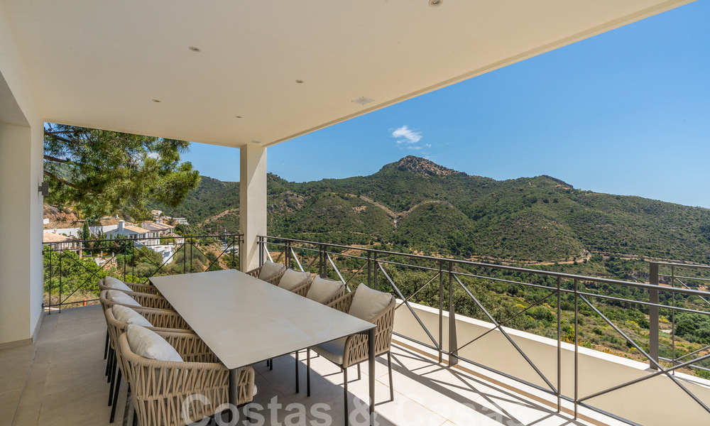 Villa de luxe indépendante de style andalou à vendre dans un environnement naturel à Marbella - Benahavis 55275