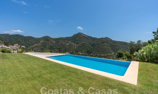 Villa de luxe indépendante de style andalou à vendre dans un environnement naturel à Marbella - Benahavis 55277 