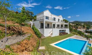 Villa de luxe indépendante de style andalou à vendre dans un environnement naturel à Marbella - Benahavis 55280 
