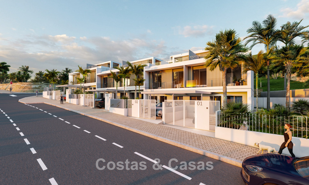 Nouveau projet de 10 maisons de charme à vendre avec une vue imprenable sur le golf et la mer et une piscine privée à l'ouest du centre-ville d'Estepona. 56286