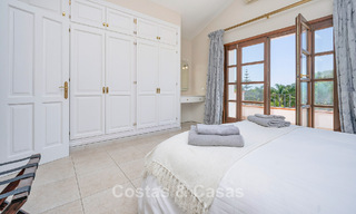 Villa de luxe de style andalou entourée de verdure sur un grand terrain à Marbella - Estepona 56289 