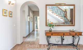 Villa de luxe de style andalou entourée de verdure sur un grand terrain à Marbella - Estepona 56317 