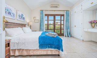 Villa de luxe de style andalou entourée de verdure sur un grand terrain à Marbella - Estepona 56338 