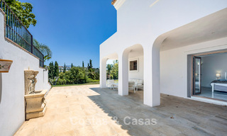 Villa de luxe de style andalou entourée de verdure sur un grand terrain à Marbella - Estepona 56349 
