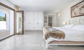 Villa de luxe de style andalou entourée de verdure sur un grand terrain à Marbella - Estepona 56351 