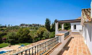 Villa de luxe de style andalou entourée de verdure sur un grand terrain à Marbella - Estepona 56372 
