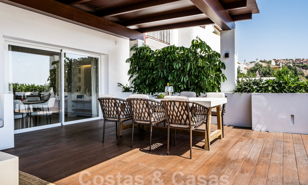 Appartement de luxe à vendre, prêt à être emménagé, avec terrasse et vue sur la mer à Marbella - Benahavis 57285