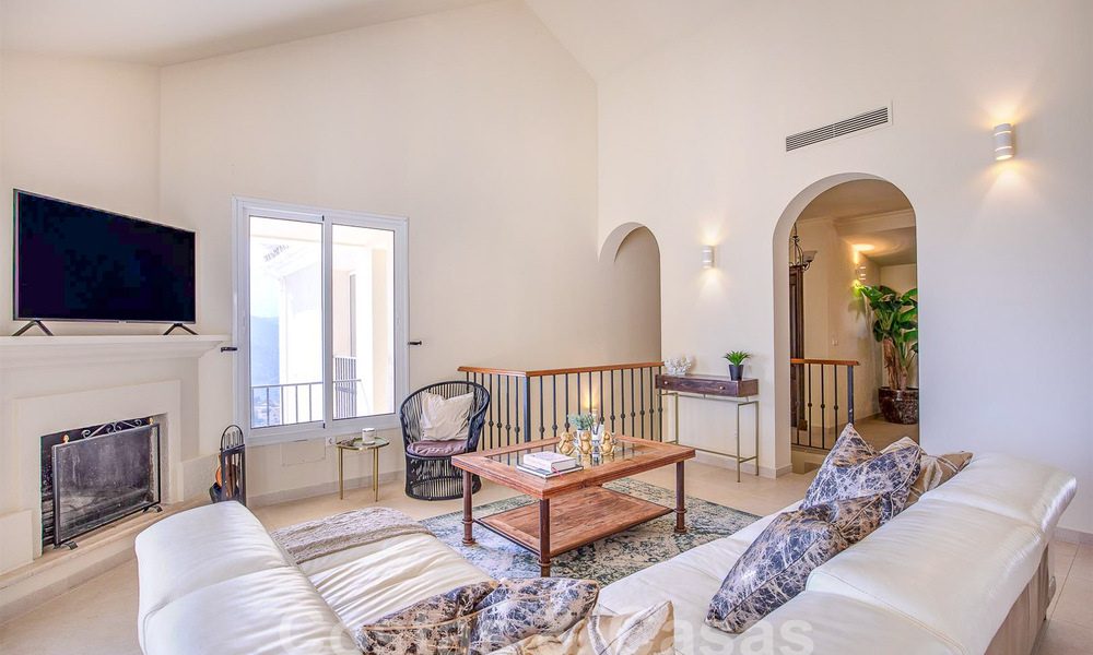 Villa de luxe espagnole à vendre avec vue panoramique sur la mer dans une communauté fermée sur les collines de Marbella 57314