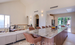 Villa de luxe espagnole à vendre avec vue panoramique sur la mer dans une communauté fermée sur les collines de Marbella 57316 