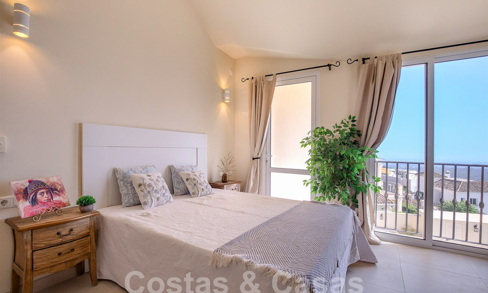 Villa de luxe espagnole à vendre avec vue panoramique sur la mer dans une communauté fermée sur les collines de Marbella 57319