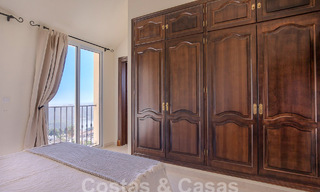 Villa de luxe espagnole à vendre avec vue panoramique sur la mer dans une communauté fermée sur les collines de Marbella 57320 
