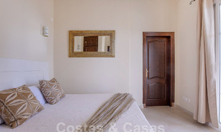Villa de luxe espagnole à vendre avec vue panoramique sur la mer dans une communauté fermée sur les collines de Marbella 57327 