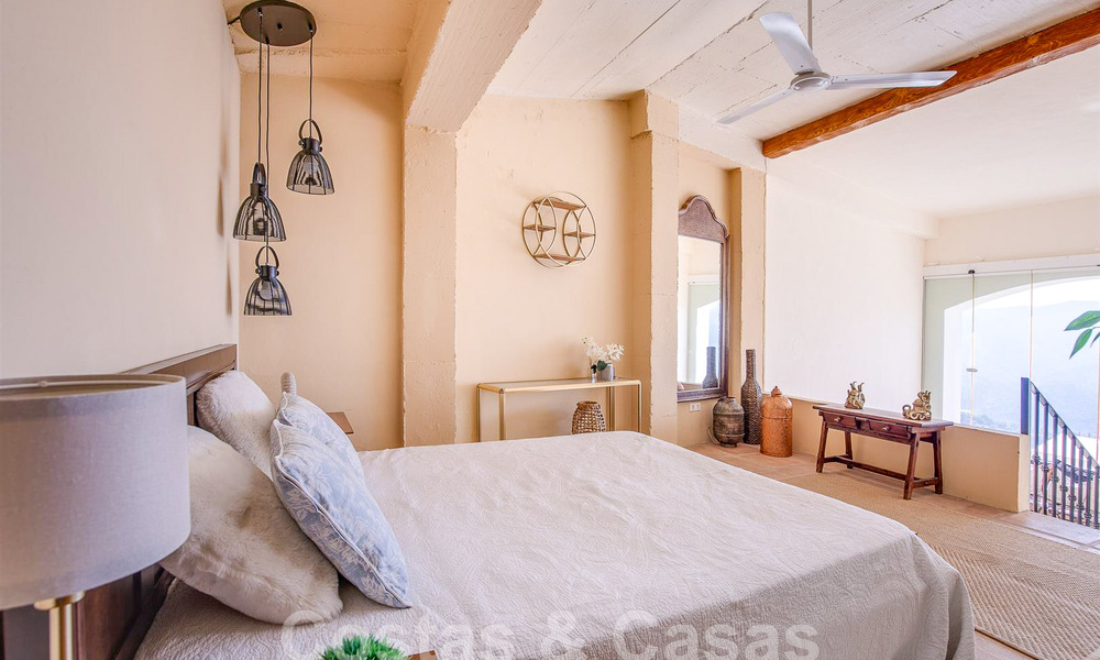 Villa de luxe espagnole à vendre avec vue panoramique sur la mer dans une communauté fermée sur les collines de Marbella 57333